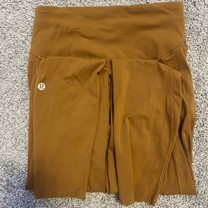Lululemon leggings “fast and free”